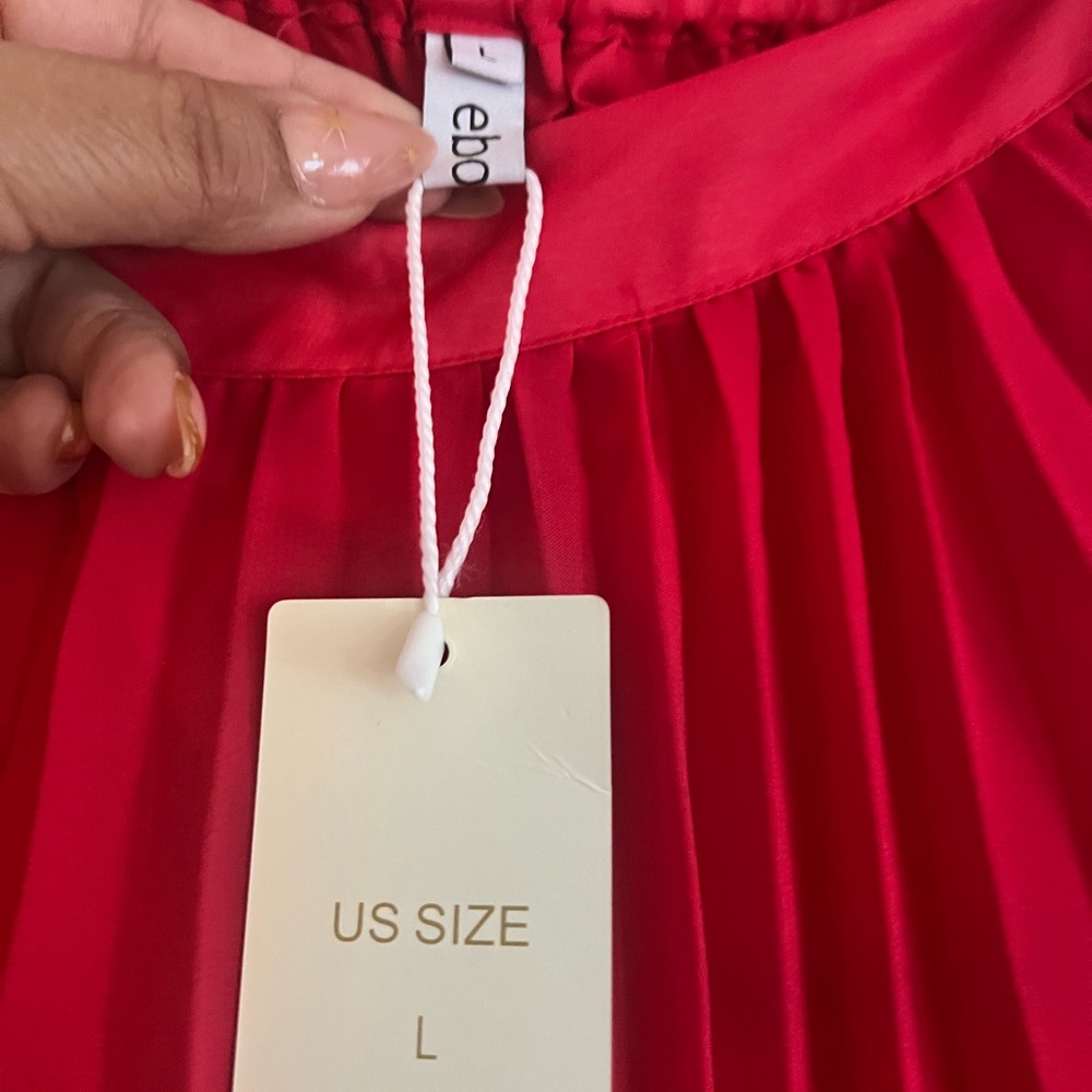 Chic Red Maxi Pleated Skirt - Picture 4 of 4